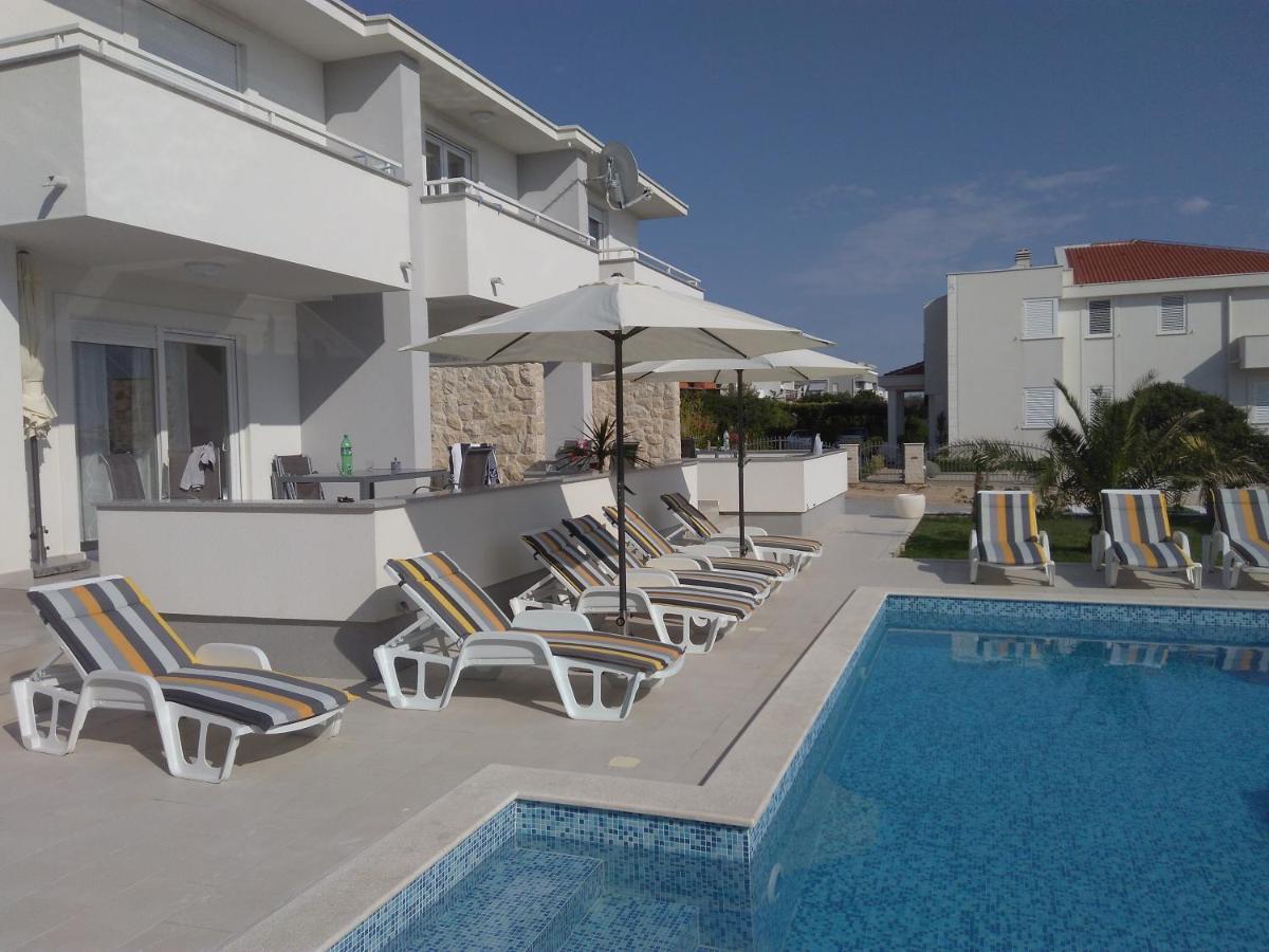 Luxury Apartments Cuba 1 ノヴァリャ エクステリア 写真